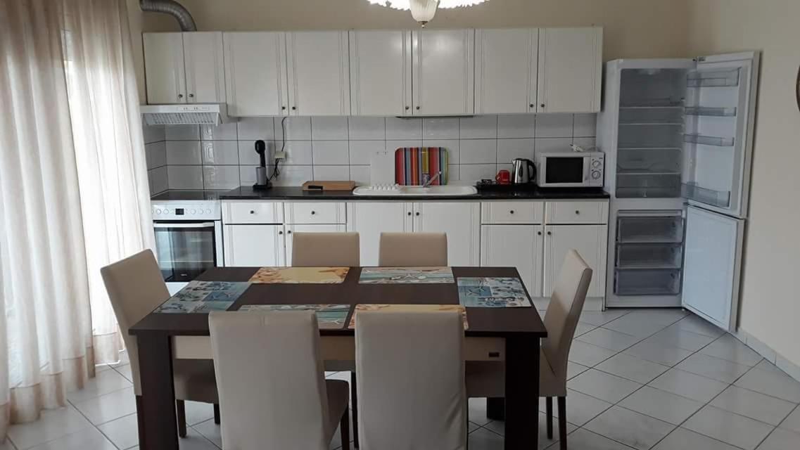 Stathoris Deluxe Apartment Nea Peramos  Luaran gambar